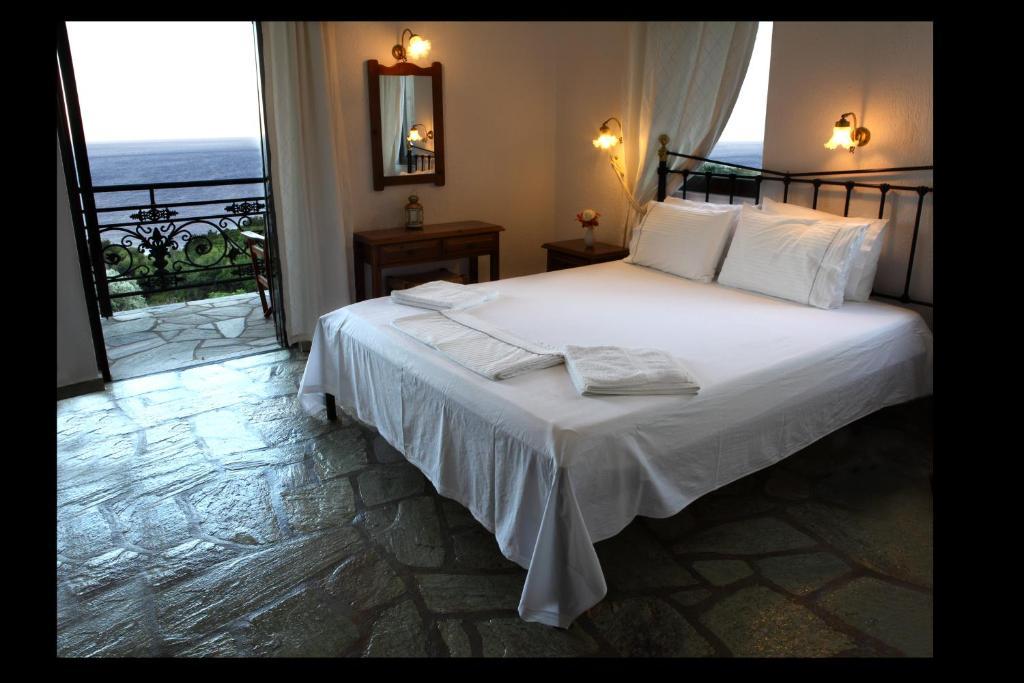 Mando Beachfront Stafylos Bilik gambar